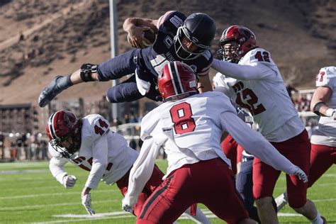 Colorado Mines back in D-II football semifinals after running over Central Washington